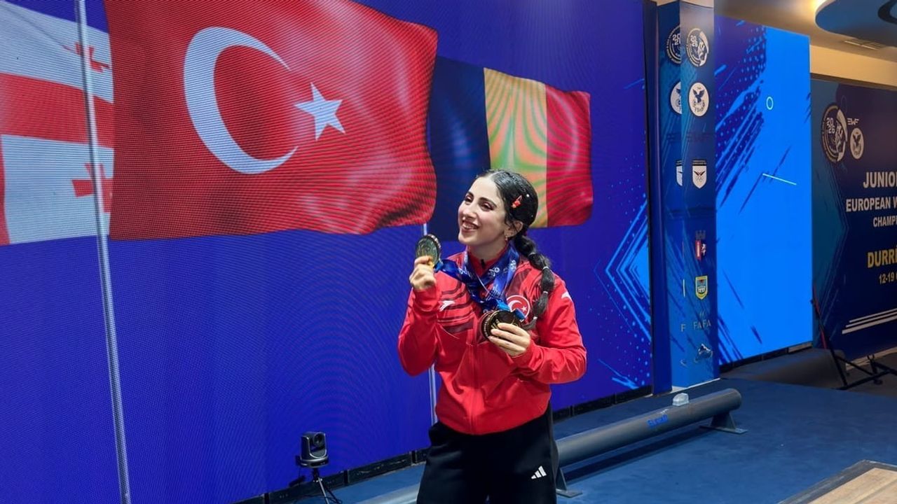 Tarsuslu halterci Gamze Altun iki Avrupa rekoruyla şampiyon oldu