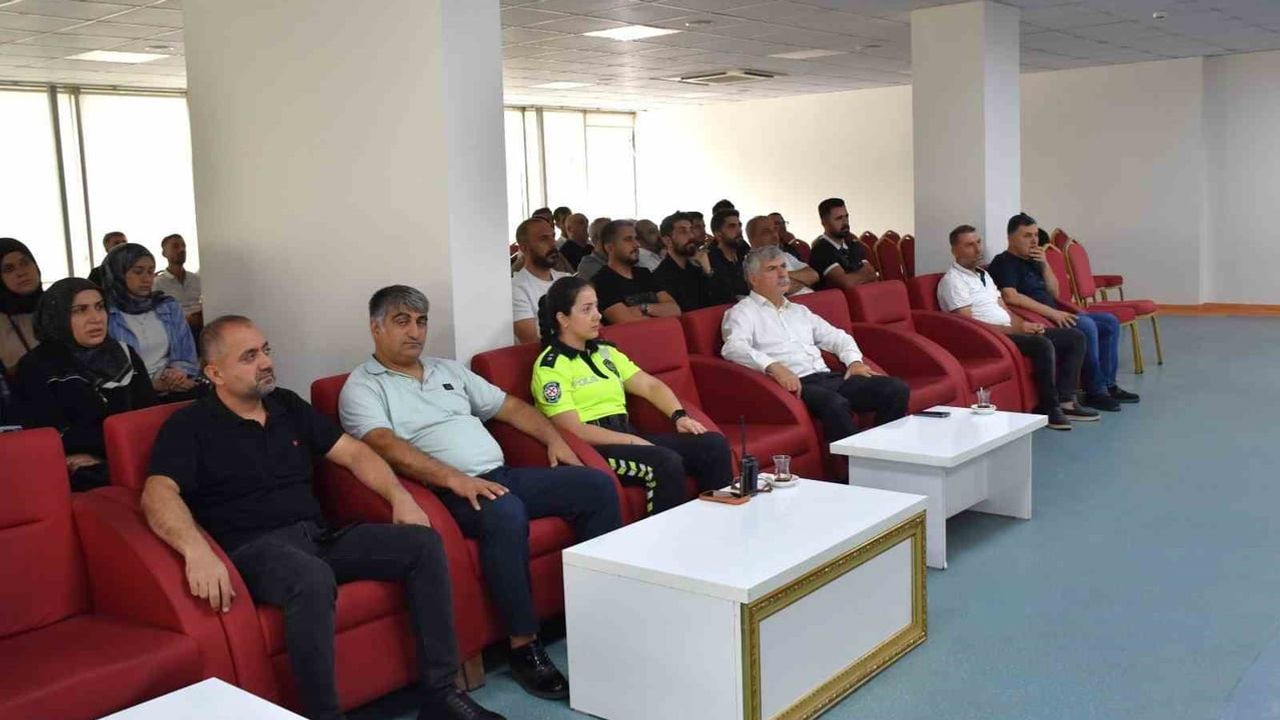 Taşıma güvenliği odağa alındı: Batman’da servis personeline trafik eğitimi