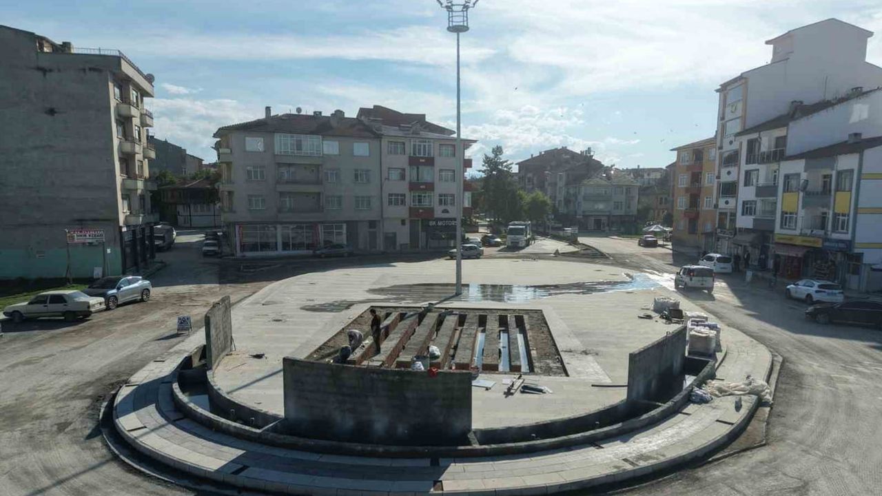 Taşköprü girişinde Köprübaşı meydanı tamamlanma aşamasında