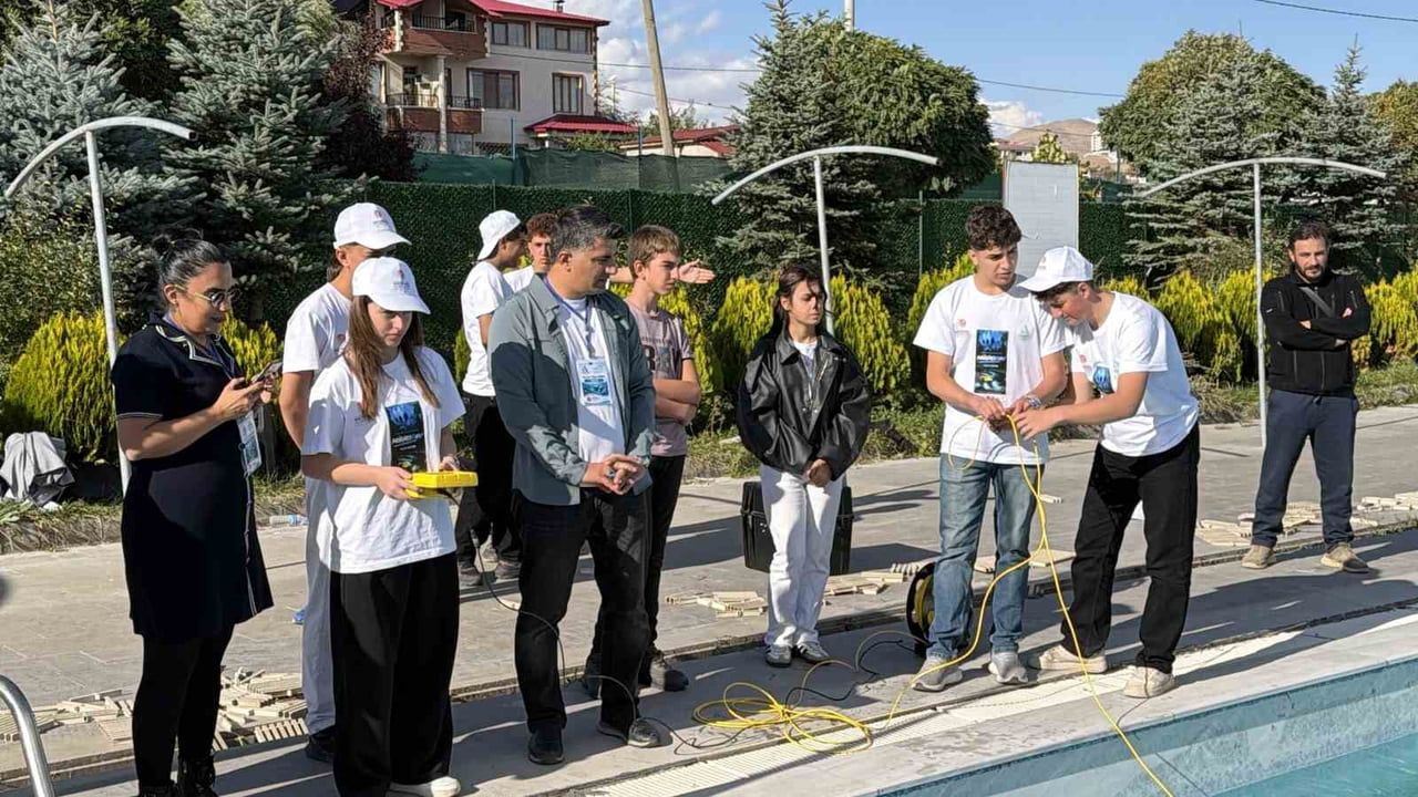 tatvan'da gençler MikroROV'larla Van Gölü'nü keşfe hazırlanıyor