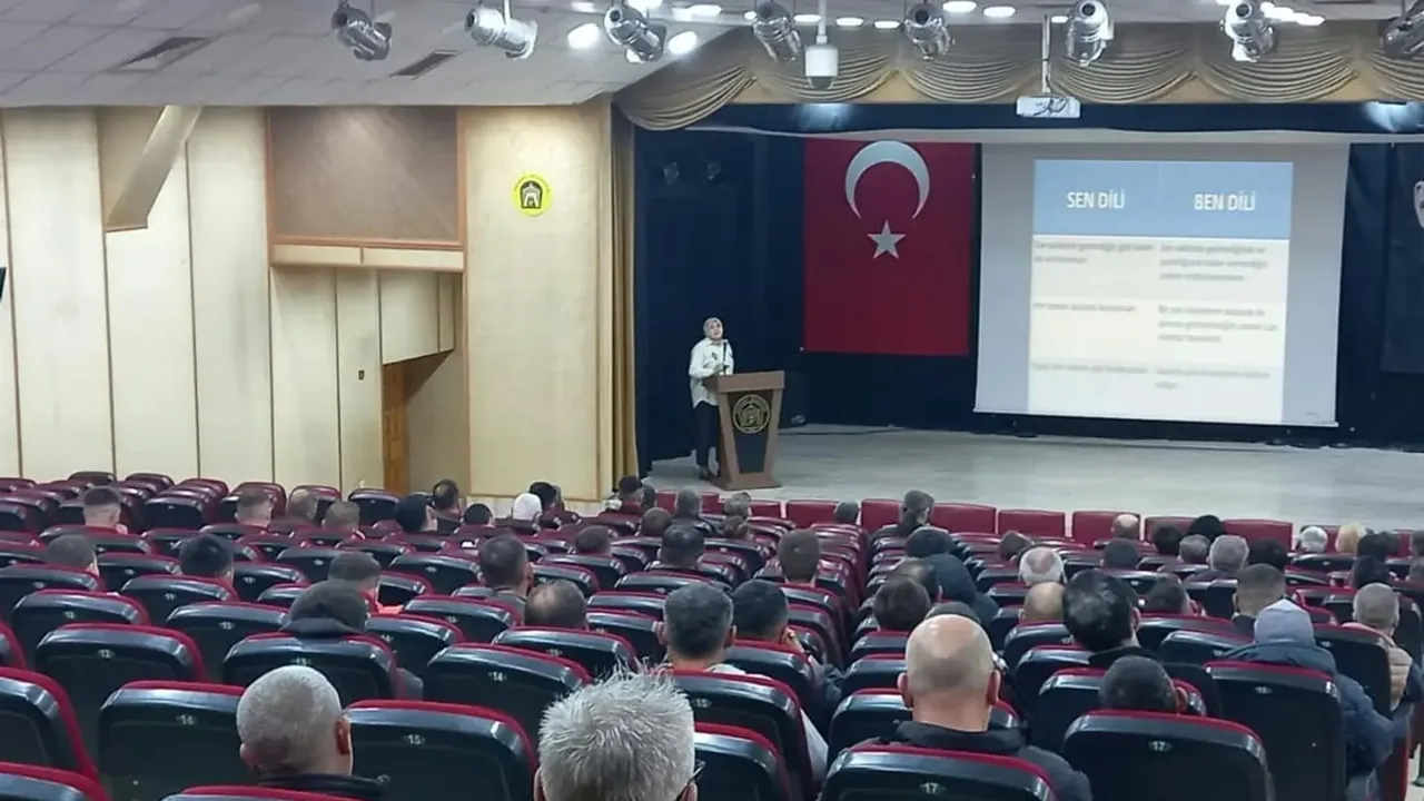 Tavşanlı'da bağları güçlendirmeye yönelik iletişim semineri