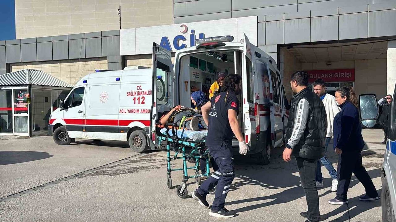 Tavşanlı sanayi içinde çarpışma: motosiklet yolcusu ağır yaralandı