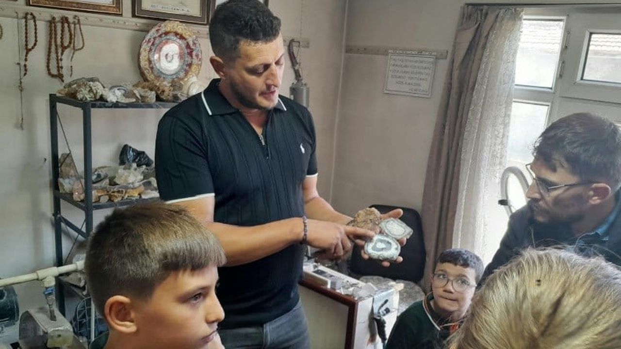 Tavşanlılı gençler taşın kayadan sanata dönüşünü atölyelerde izledi