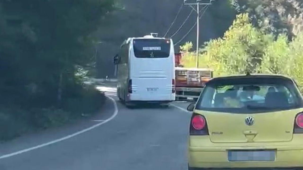 Tehlikeli sollama Karabük-Yenice yolunda cep telefonuna yansıdı
