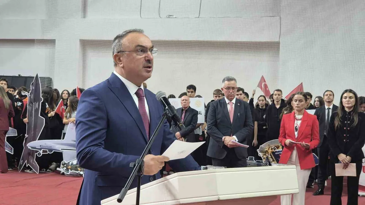 Tekirdağ’da 103'üncü yıl coşkusu öğrencilerin gösterileriyle taçlandı