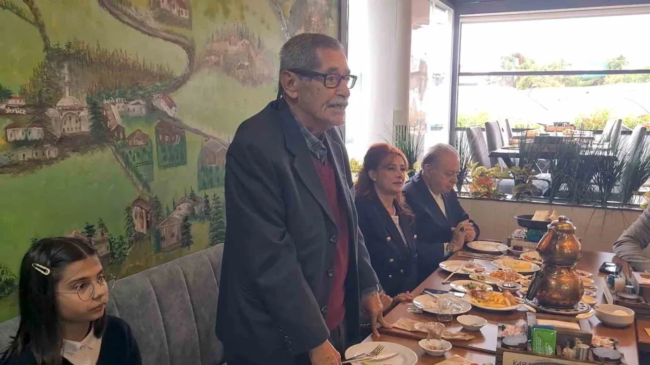 Tekirdağ'da huzurevinde nesiller buluştu: dede ve torunlar arasında sıcak bağ