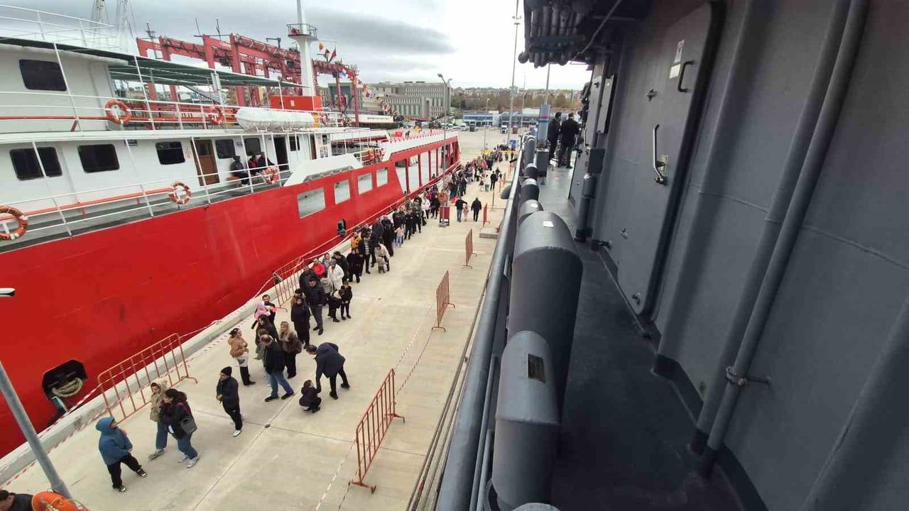Tekirdağ kıyılarında TCG Işın'a büyük ilgi: 4 bin ziyaretçi gemiyi gezdi