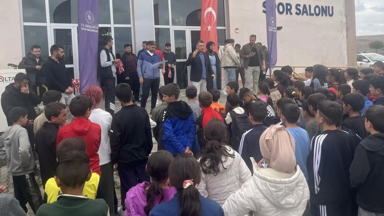 Tekman'da okullar arası çekişme sona erdi: dereceye giren isimler açıklandı