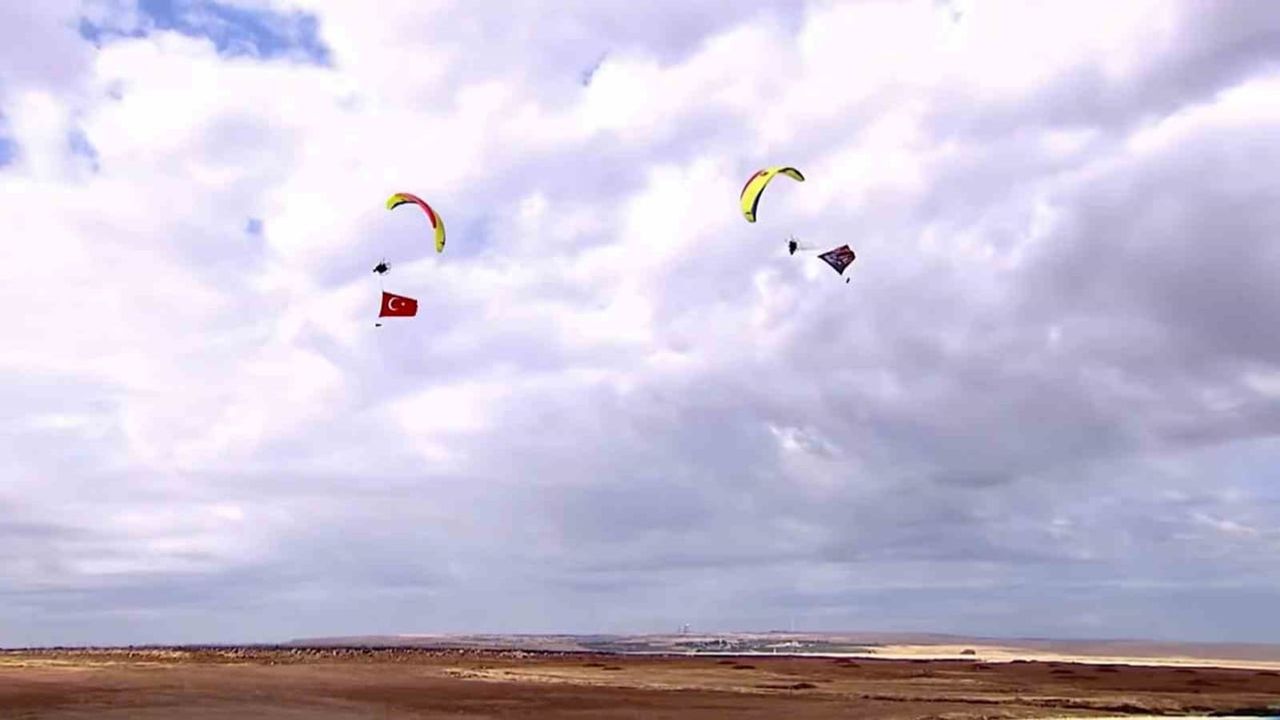 TEKNOFEST'te gökyüzünde renkli dans: paramotor gösterisi