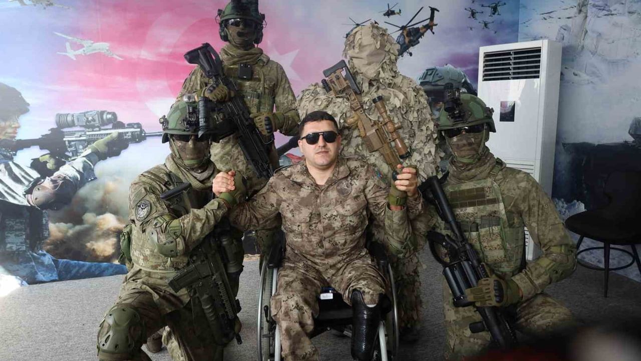 Teknofest'te Karabağ gazisinin duygulandıran asker buluşması