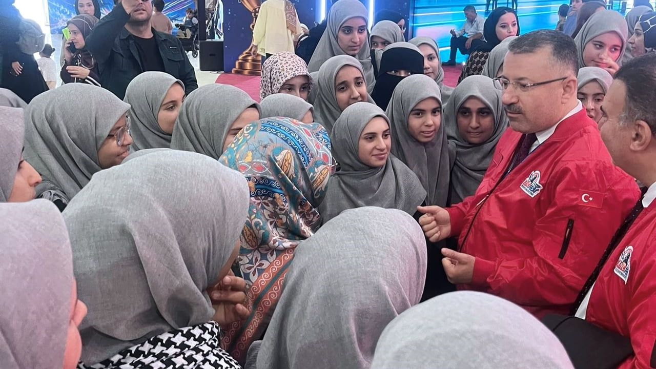 Teknofest'te KBÜ rektörü bilim, yükseköğretim ve gençlikle buluştu