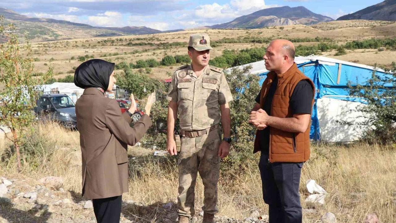 Tercan'da Kemerçam köyü yoluna 1. kat sathi kaplama ile güvenli ulaşım hedefi