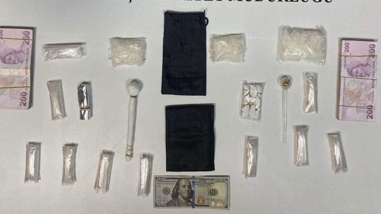 Terme'de iki kişinin ikametinde 228,79 gram metamfetamin ele geçirildi