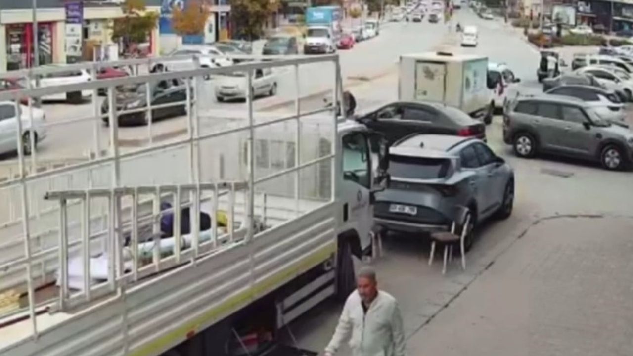 Ters yönde sürüşün sonuçları: tali yoldan çıkan otomobille çarpıştı