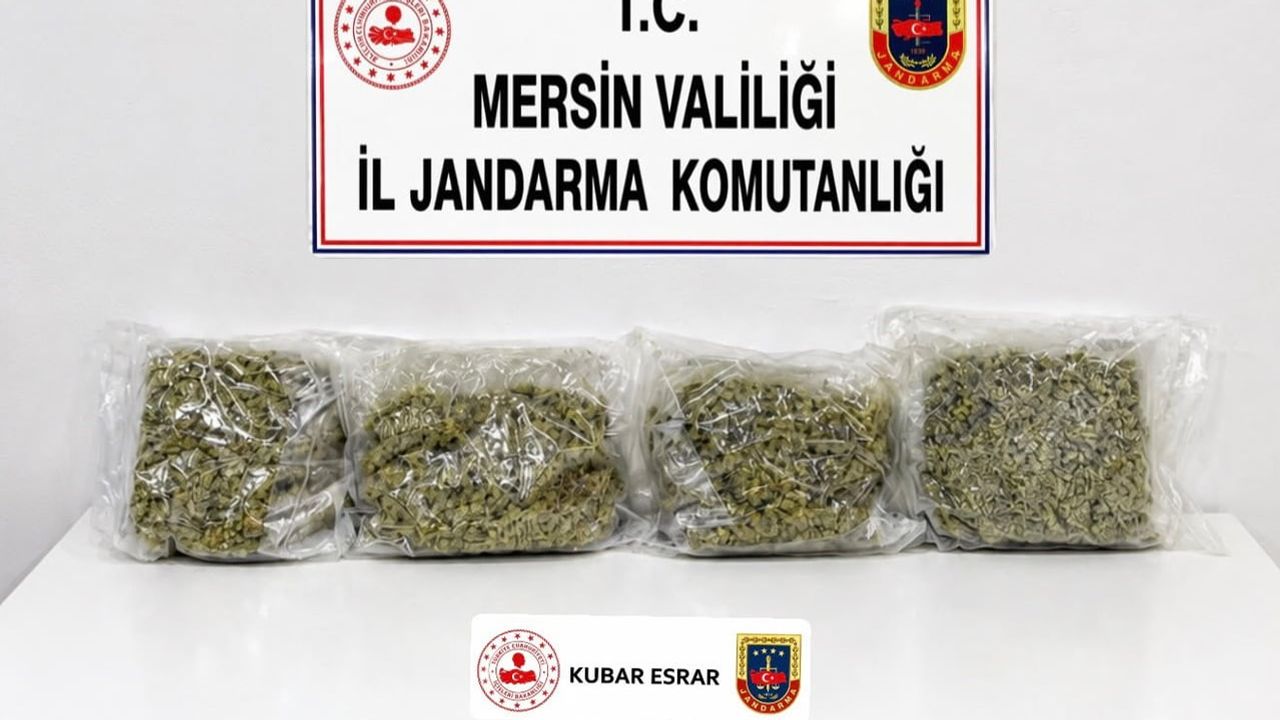 Tezgahtan torbaya: Mezitli'de 1 kilo 904 gramlık esrarla 4 şüpheli yakalandı