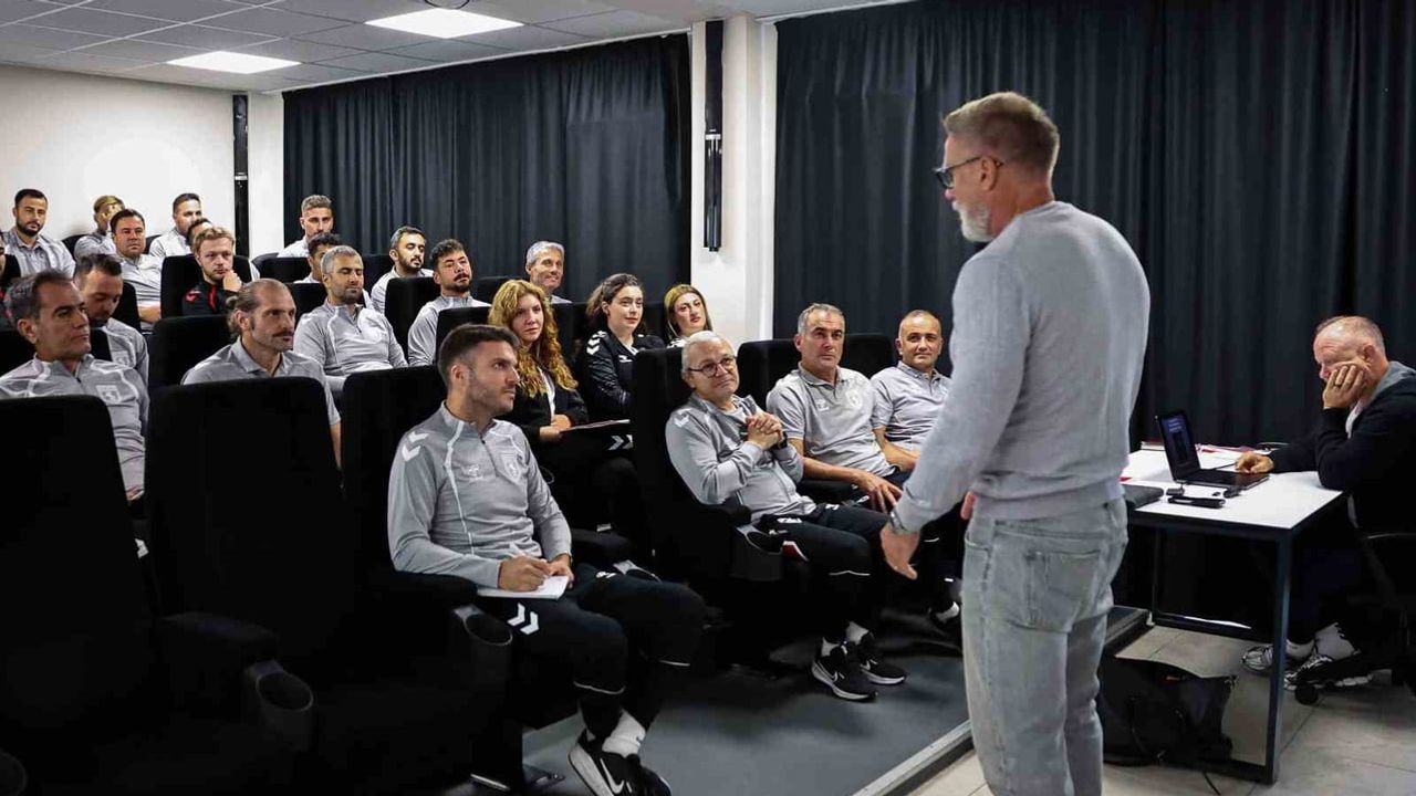Thorsten Fink akademiyle buluştu: gençleri a takıma hazırlama sürecini değerlendirdi