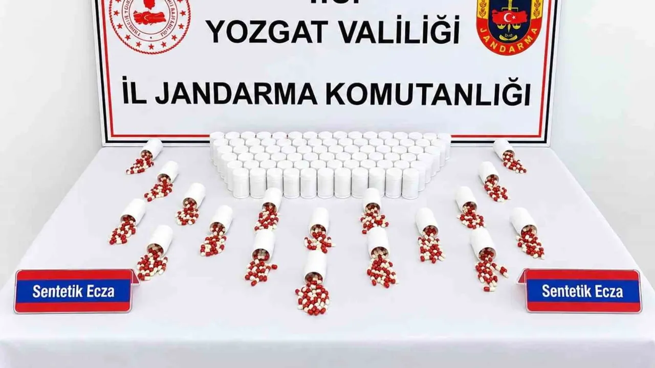 Ticari takside arama: Ankara'dan Yozgat'a giden araçta 5 bin 626 sentetik ecza hap ele geçirildi