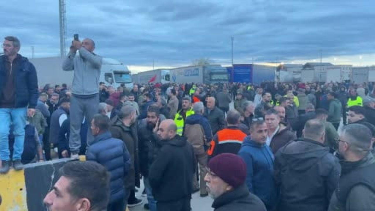 Tır şoförleri Schengen mağduriyeti nedeniyle Avrupa geçişlerini durdurdu