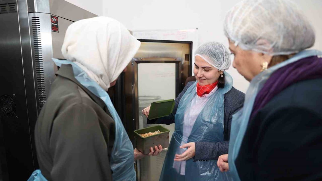 Tirmisle yöresel tarımı katma değere dönüştüren kadın girişimci