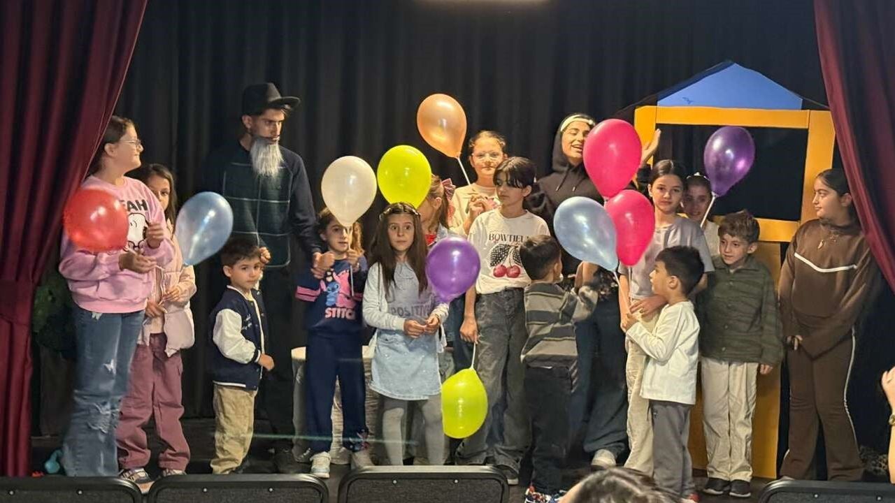 Tiyatro ve sihirle umut: Şırnak’ta koruma altındaki çocukların gülümsemesi