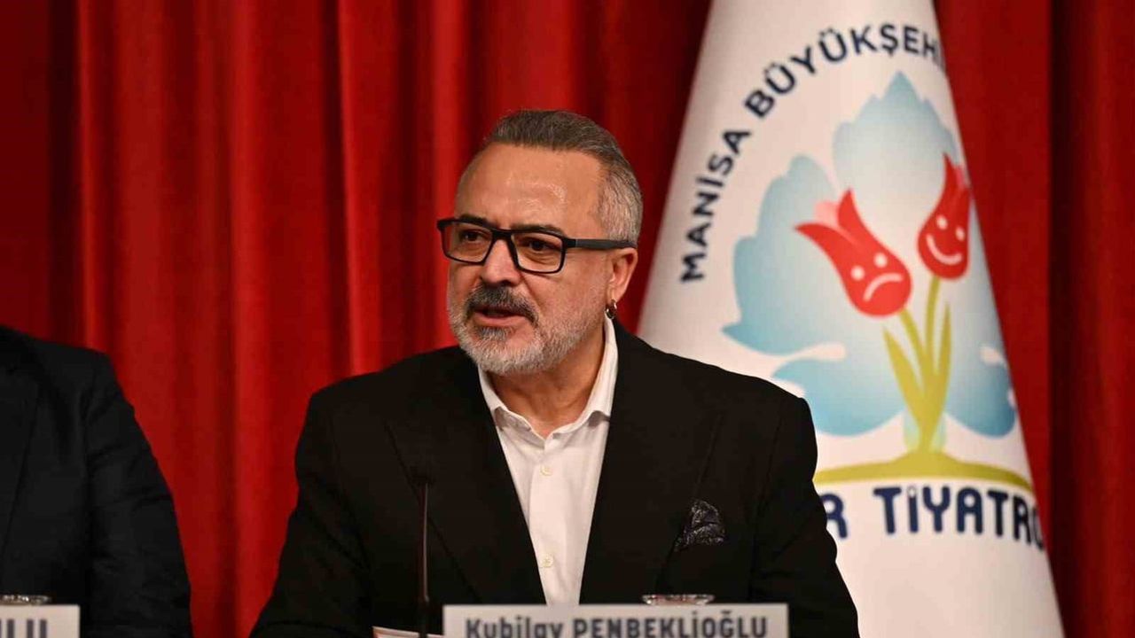 Tiyatronun yeni yüzü: Manisa 20. yılında 'duruş'la sahnede