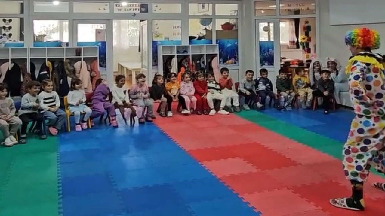 Tiyatroyla ağız sağlığını keşfettiler: 75. Yıl Anaokulu'nda diş fırçalama oyunu