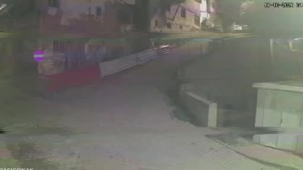 Tokat'ta terk edilmiş binanın yeniden çöküşü iş yeri kamerasında