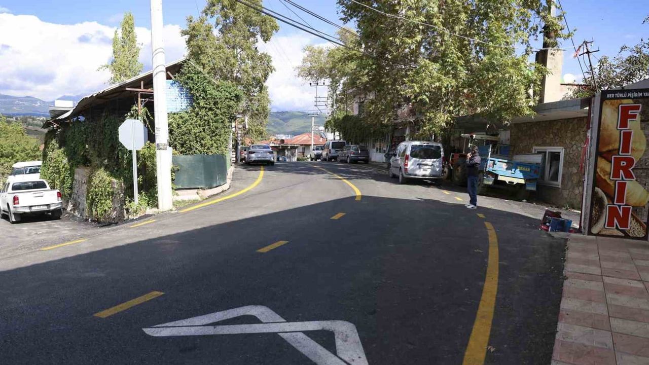 toroslar kırsalında ulaşım konforu artırıldı: asfalt, kaldırım ve parke yenilemeleri tamamlandı