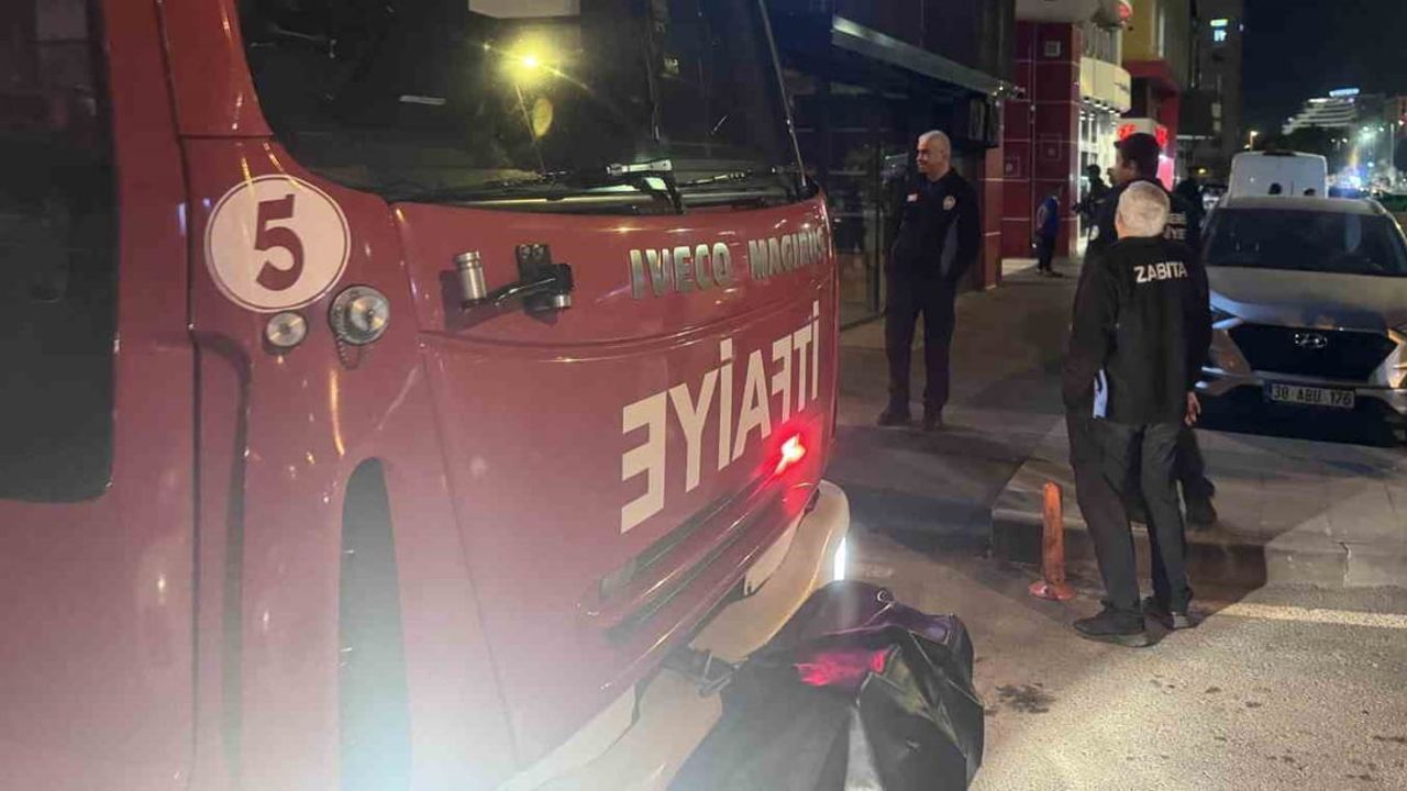Tost makinesindeki yanık ekmek iş yerini dumanla doldurdu