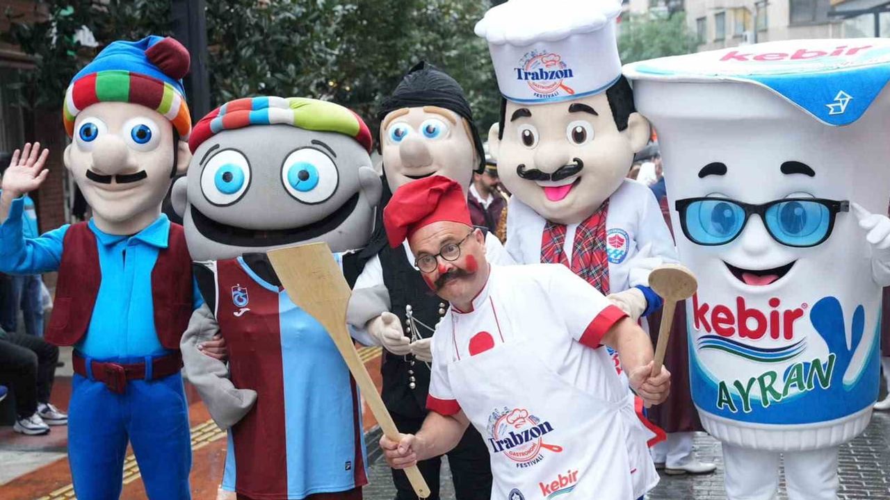 Trabzon gastronomi festivali kortej yürüyüşüyle başladı