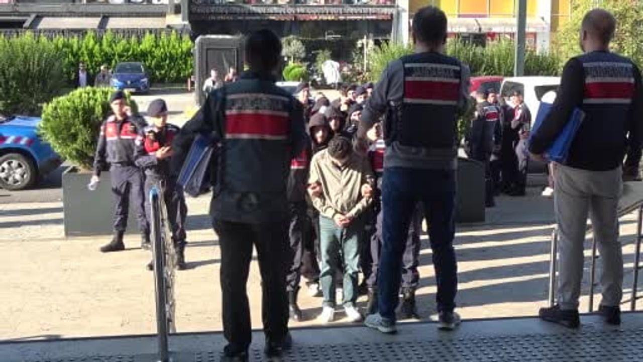 Trabzon merkezli soruşturmada yasa dışı bahis ve dolandırıcılık şebekesi çözüldü: 22 şüpheli adliyeye sevk edildi
