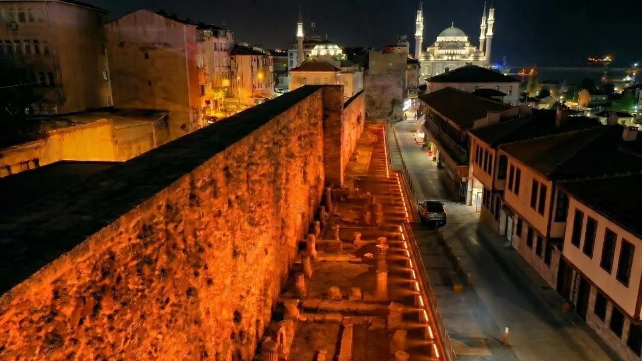Trabzon surları yeniden canlanıyor: Pazarkapı kale çevresi yenileniyor