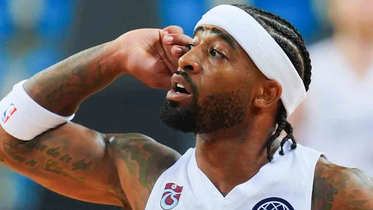 Trabzonspor uzatmada üstünlüğü korudu: Nanterre 92'yi 93-83 yendi