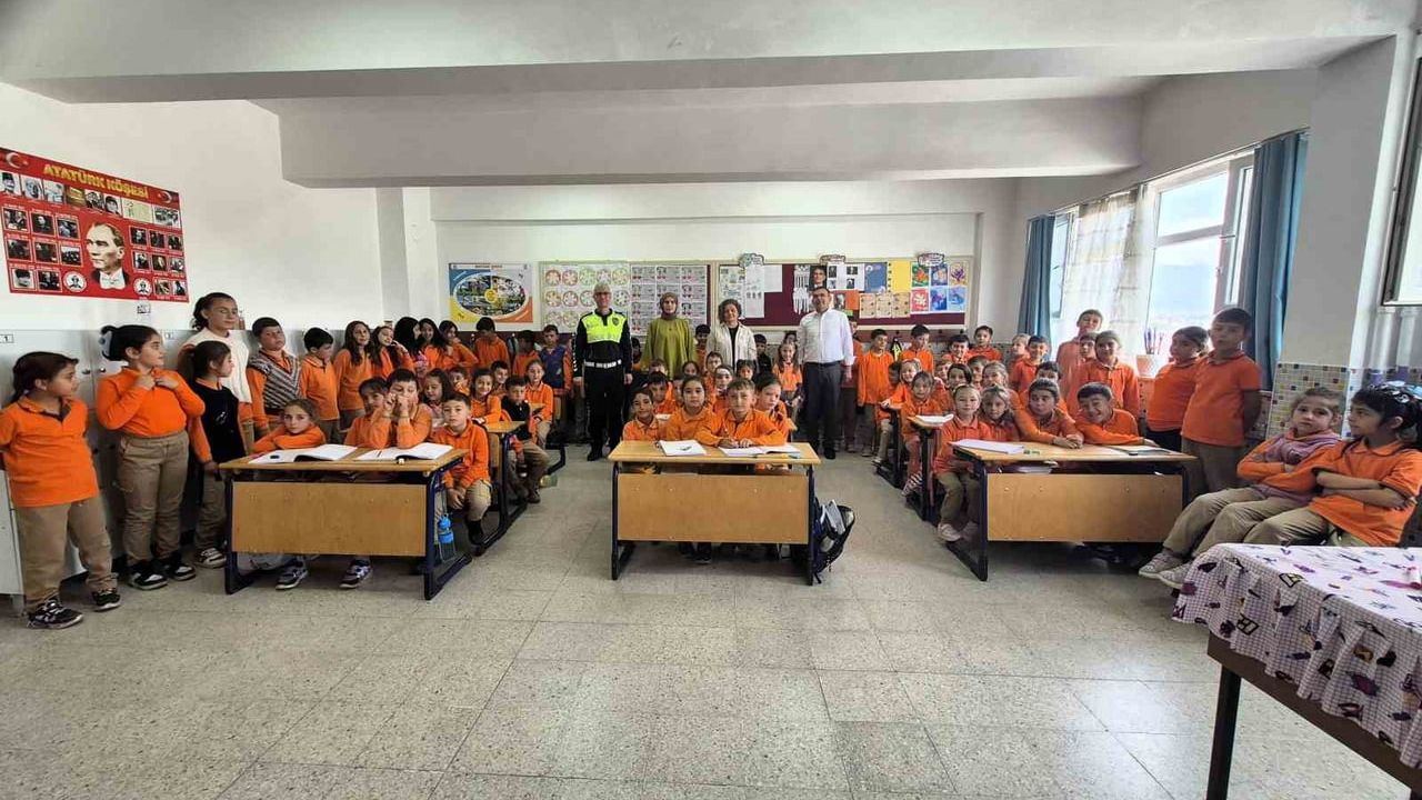 Trafik bilinci okul sıralarında: Afyonkarahisar'da 2 bin 367 öğrenciye eğitim