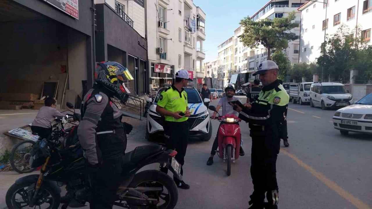 Trafik denetimleri Mut merkezinde kural ihlallerine karşı sıkılaşıyor