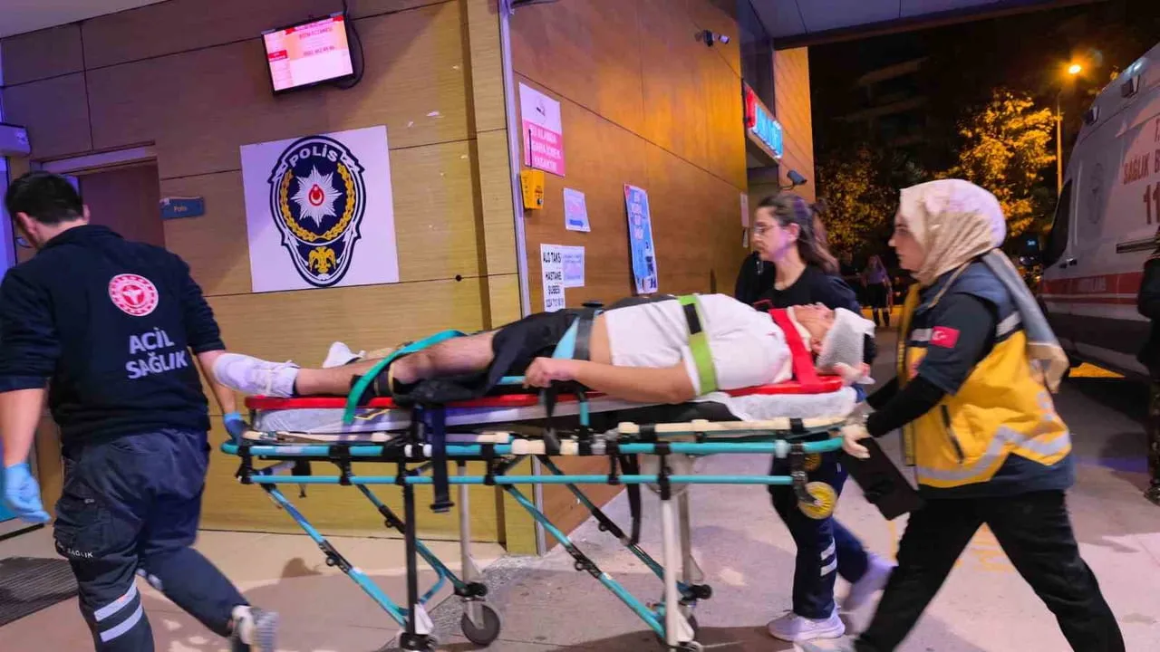 Trafik yoğunluğunda peş peşe çarpışma: 9 aylık bebek dahil 10 yaralı