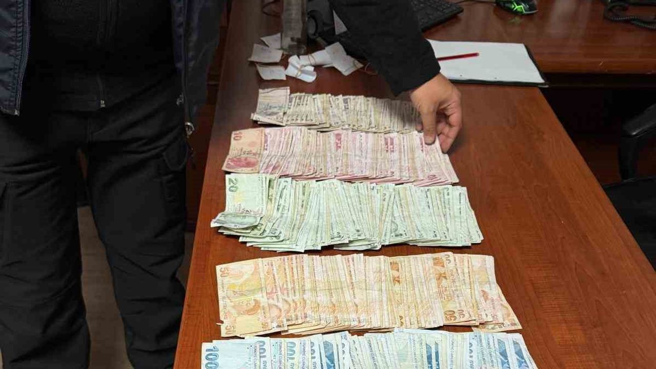 Tramvayda duyguları sömürme iddiası: zabıta kadının üzerinden 19 bin 225 TL ele geçirdi