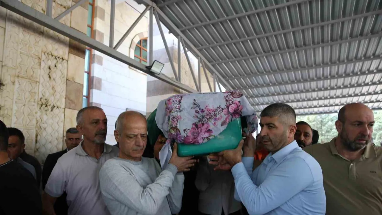 Tren kazası anne ile evladını ayırdı, oğul hastanede tedavi görüyor