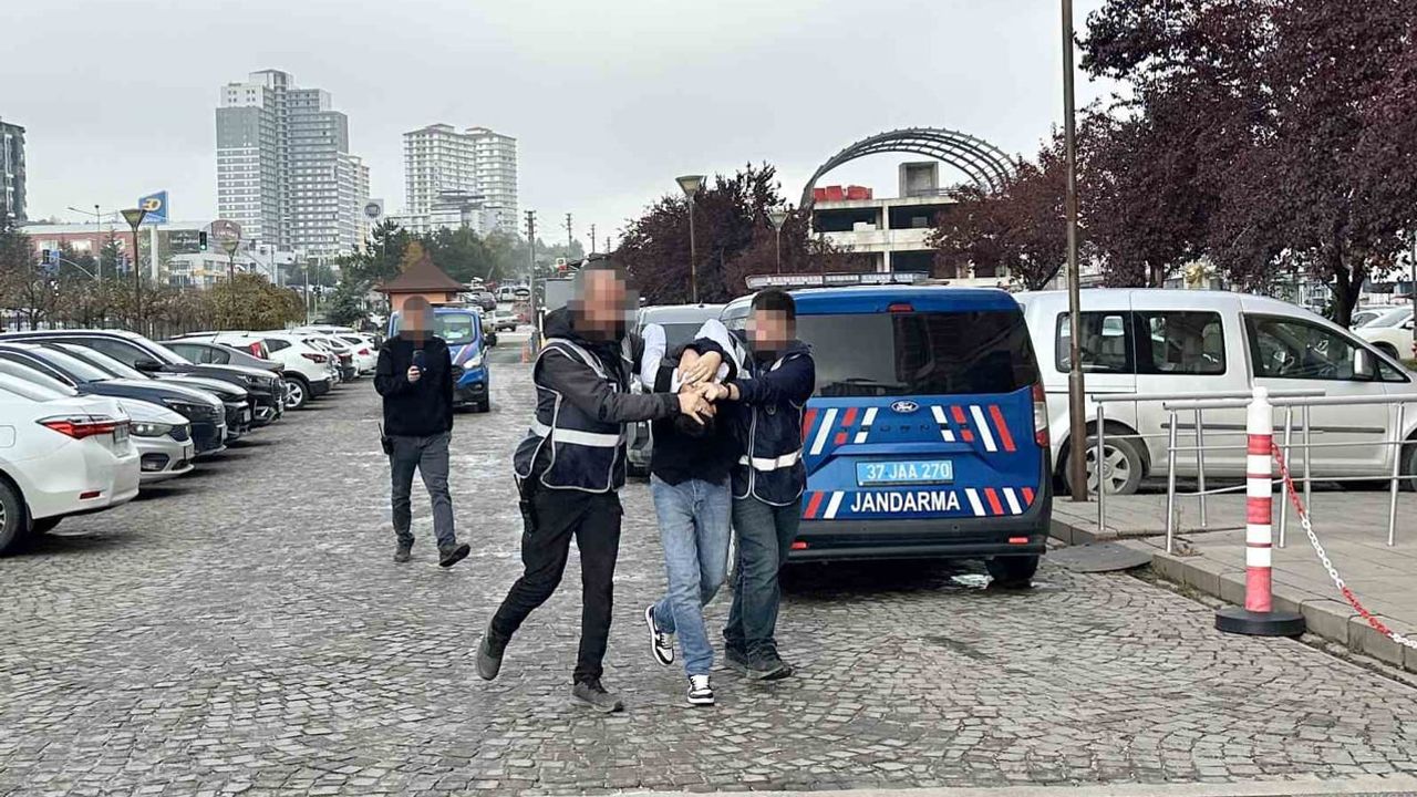 Tüfekle caddeye koşup rastgele ateş açan şüpheli adliyeye sevk edildi