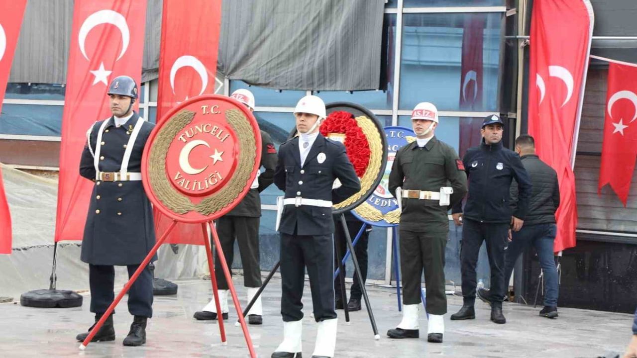Tunceli’de cumhuriyet kutlamaları atatürk heykeline çelenkle başladı