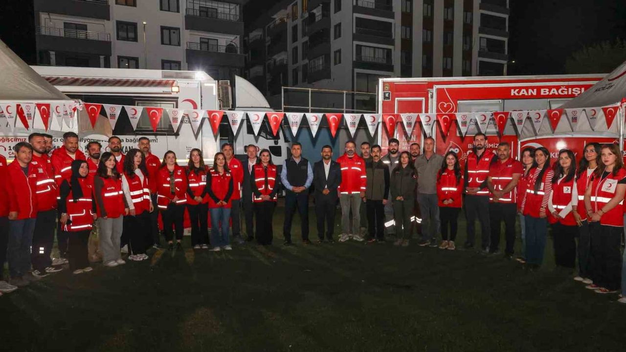 Tunceli'de kan verenlere fidan hediyesi yoğun ilgi çekti