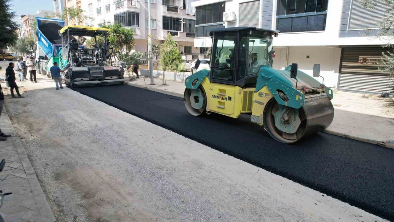 Turgutlu'da esnafın toz ve su çilesini sona erdirecek yol yenilemesi