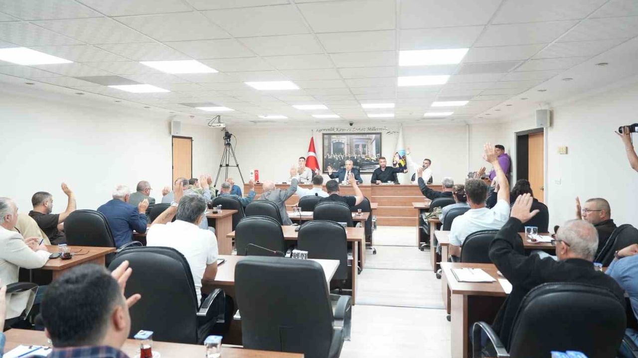Turgutlu meclisi 2027 programını onayladı, kamyon garajı bedelsiz devredildi