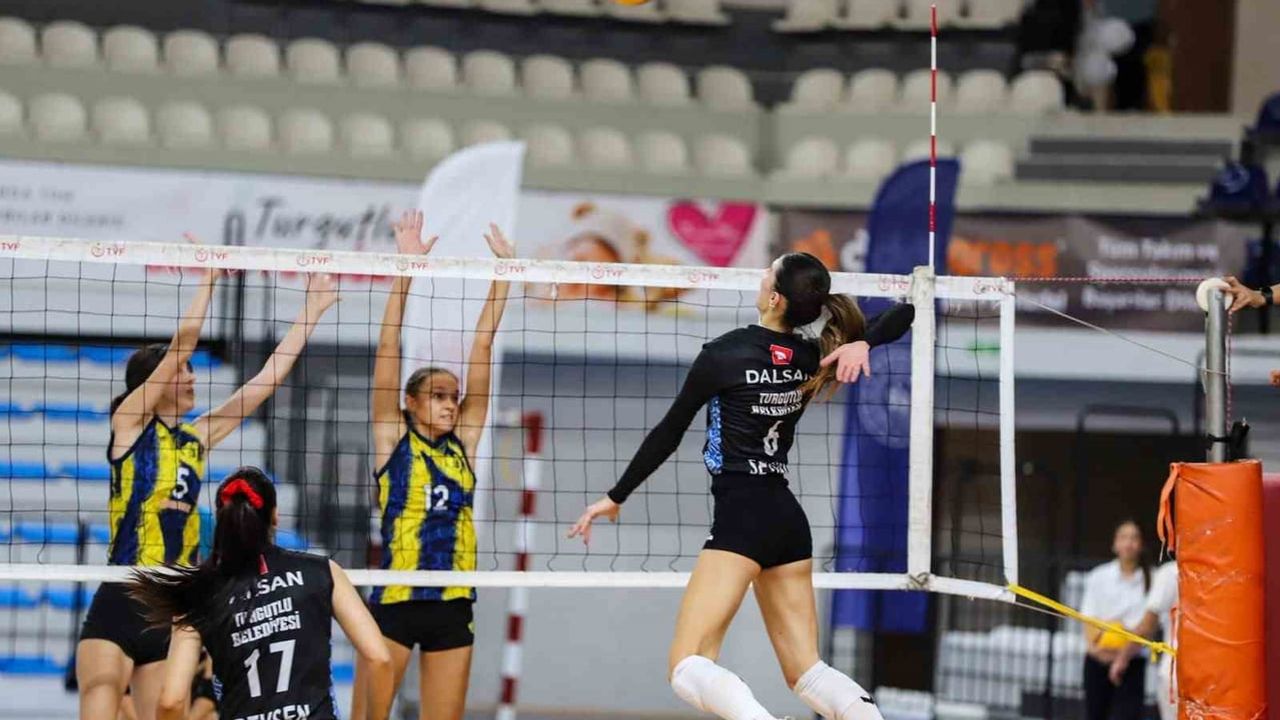 Turgutlu'nun sultanları sezona net galibiyetle başladı