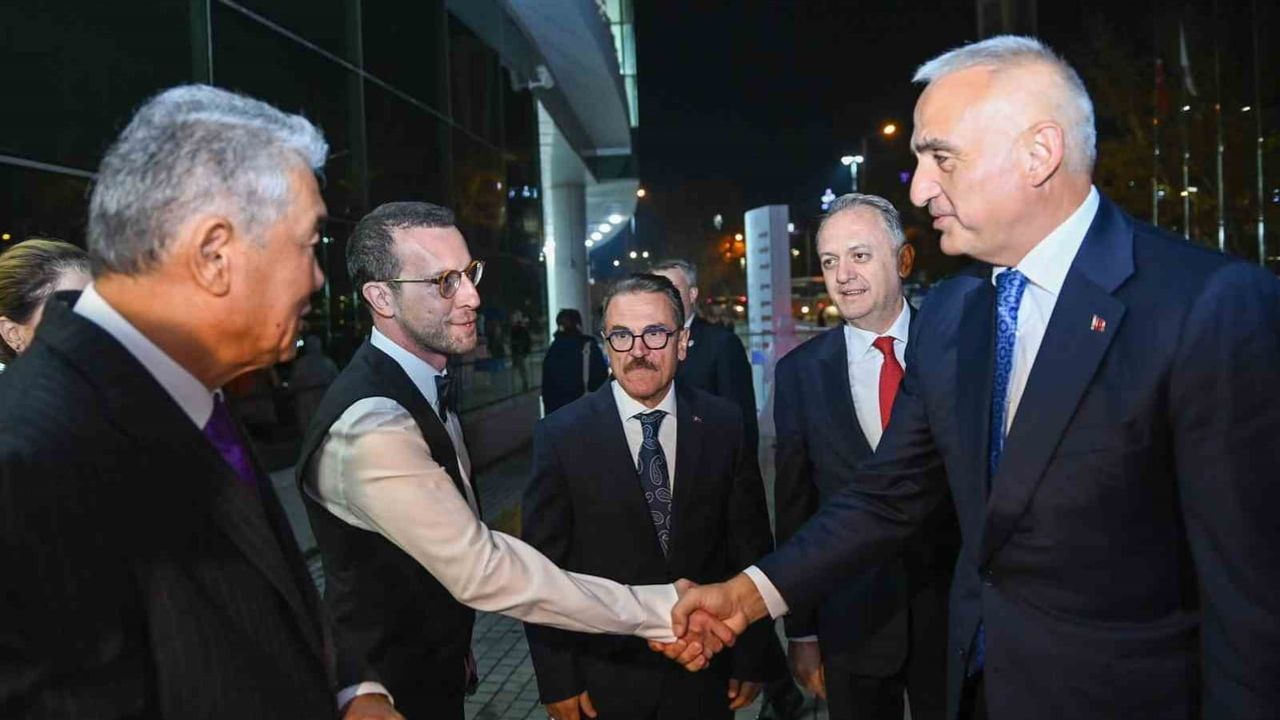 Türk dünyası Ankara'da cumhuriyet coşkusunu 400 sesle buluşturdu
