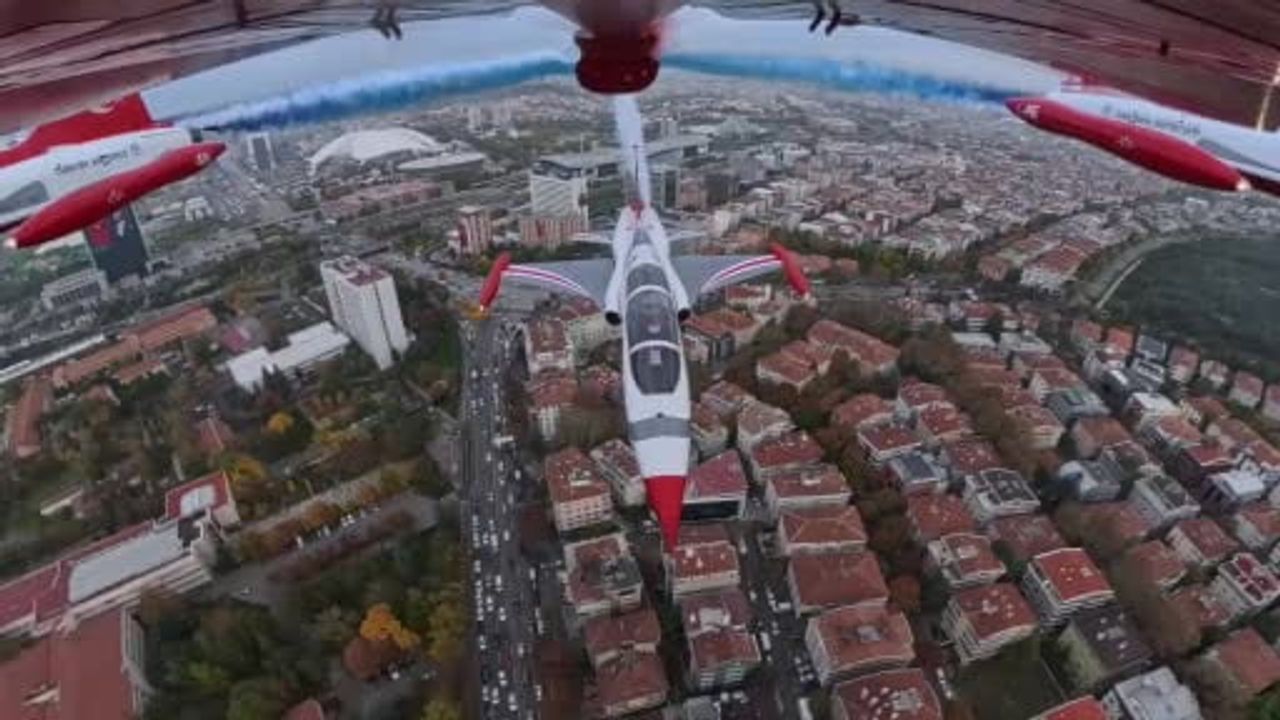 Türk Yıldızları Ankara semalarında kardeşlik ve selam bıraktı