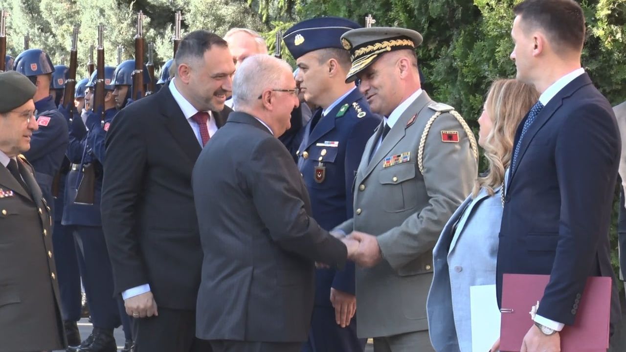 Türkiye'de savunma gündemi: Güler ile Nufi'nin resmi görüşmesi