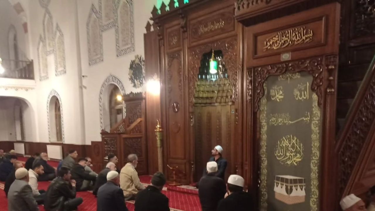 Tuşba'da sabahın ilk ışığında cami cemaatiyle buluşma
