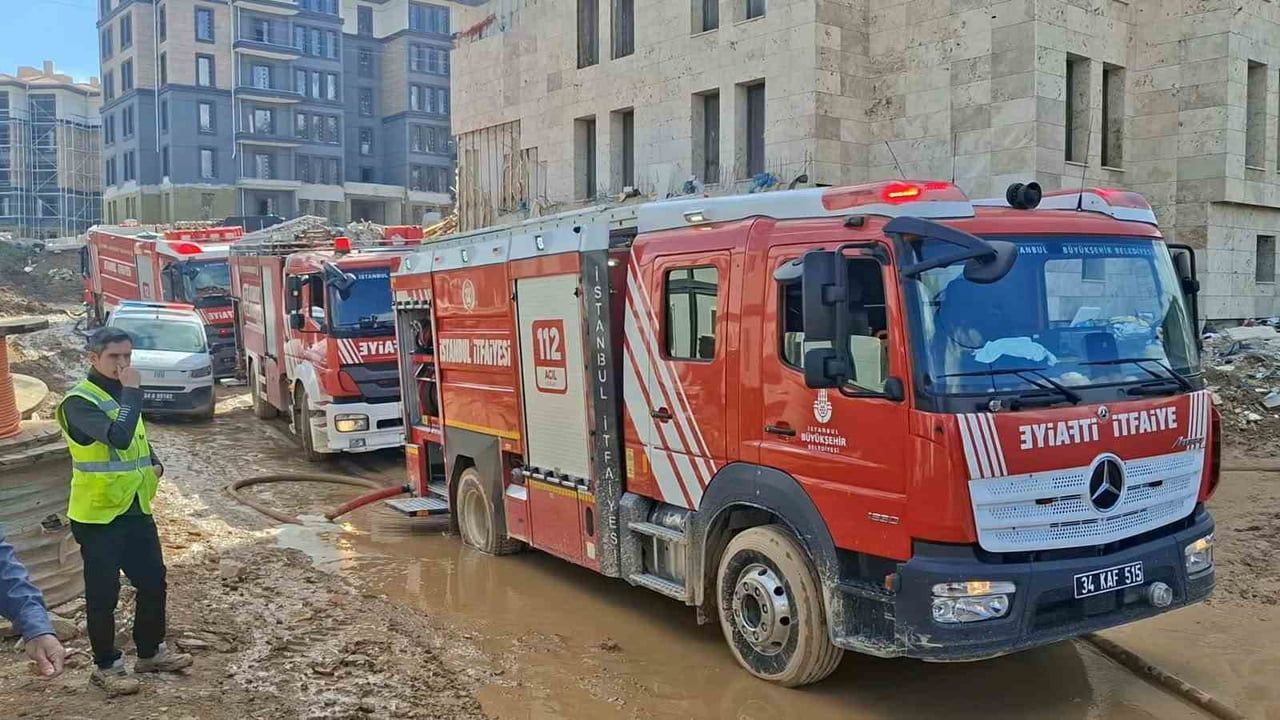 Tuzla şantiyesinde konteyner yangını kontrol altına alındı