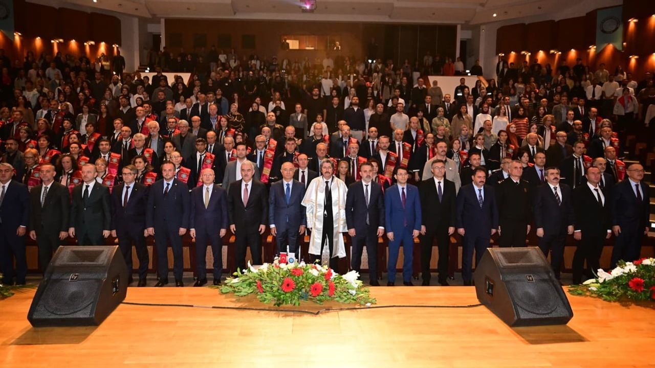 Uludağ'da akademik yıl açılışı: terörsüz Türkiye hedefi bilgi üretimiyle ilişkilendirildi